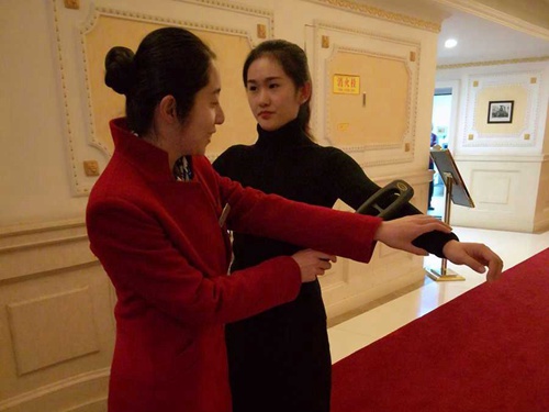 高速鐵路客運乘務專業優秀畢業生—遲雙紅